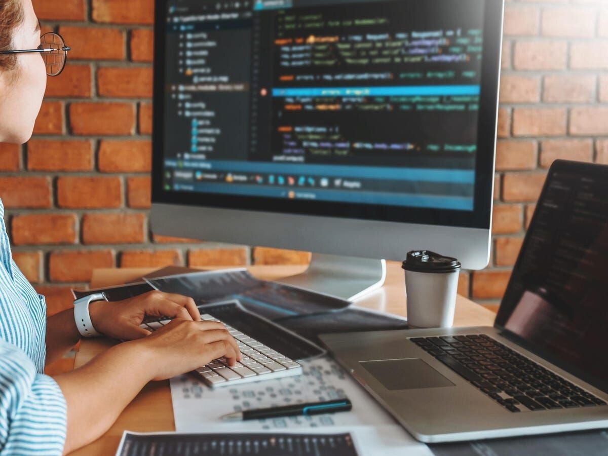 ¿Qué factores debo considerar al elegir un equipo de desarrollo web a medida?